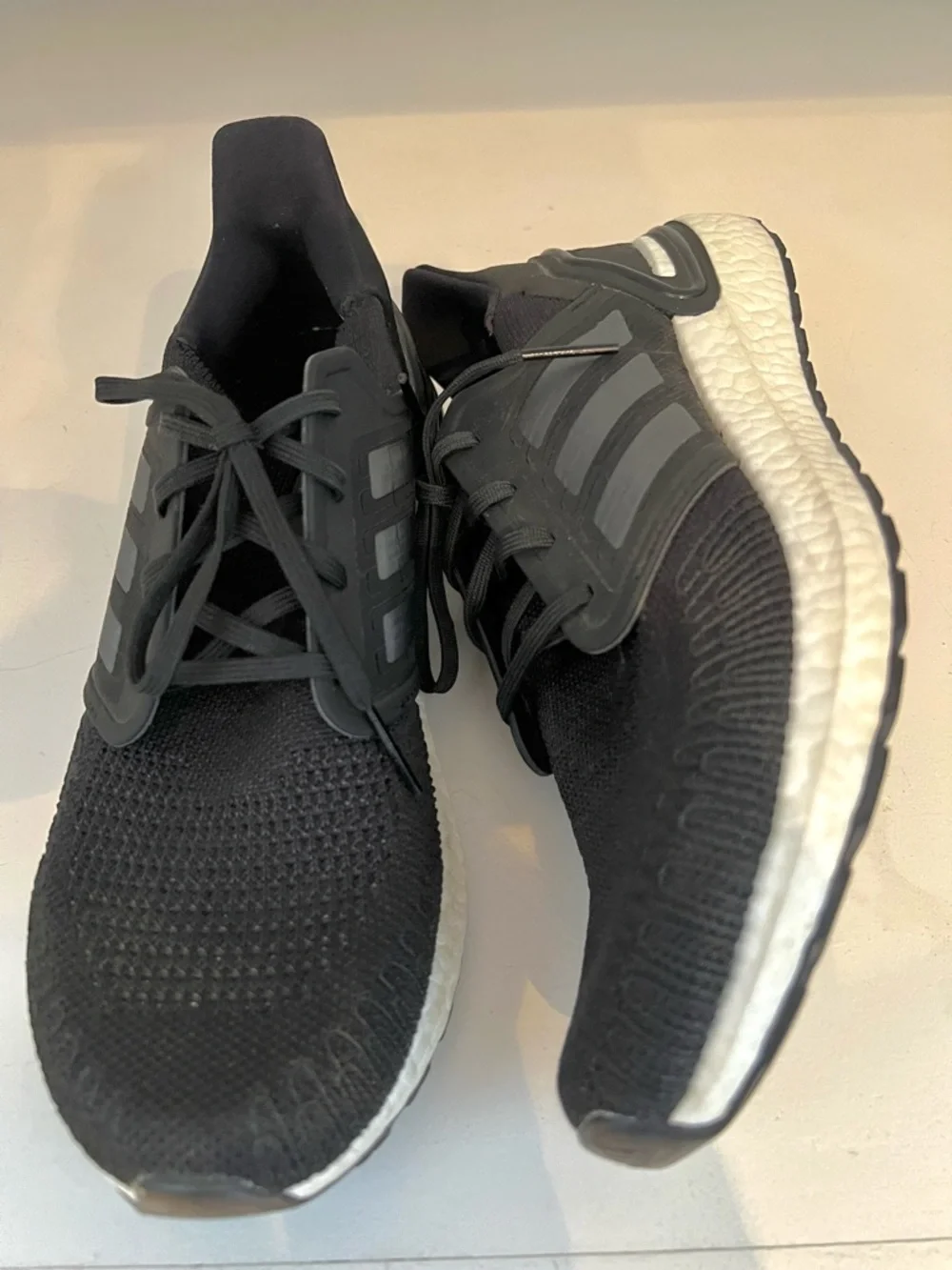 Adidas Men’s Athletic Shoes with Breathable Mesh Beautiful Condition Size 10